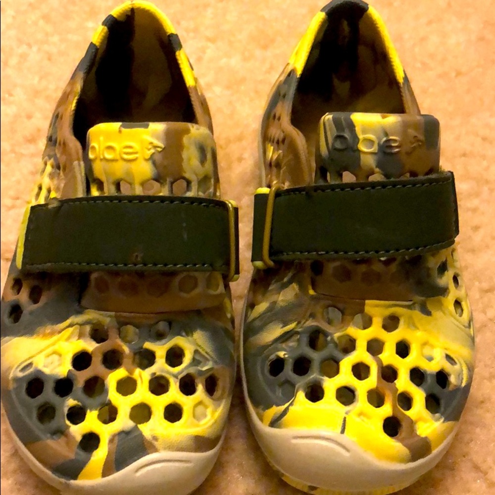UNISEX sandals for toddlers size 8